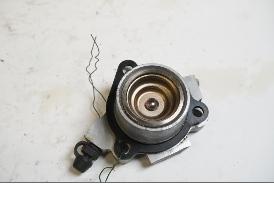 Baksidan på Kopplingslavcylinder från en Kawasaki VN 1500 -1997 motorcykel.