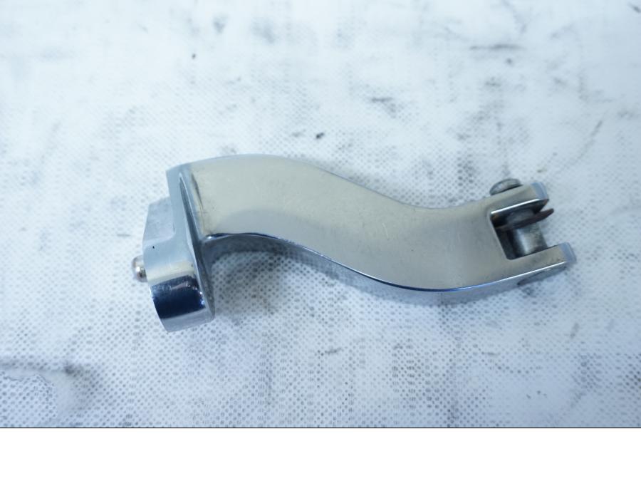 Höger sida på Fotpinnefäste från en H-D Street Glide FLHX -2009 motorcykel.