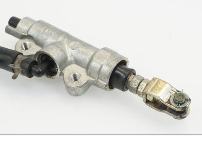 Baksidan på Bromshuvudcylinder från en Yamaha XT 660 R -2004 motorcykel.