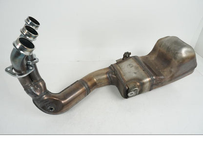 Framsidan på Avgassystem från en Yamaha MT-09 Tracer -2021 motorcykel.