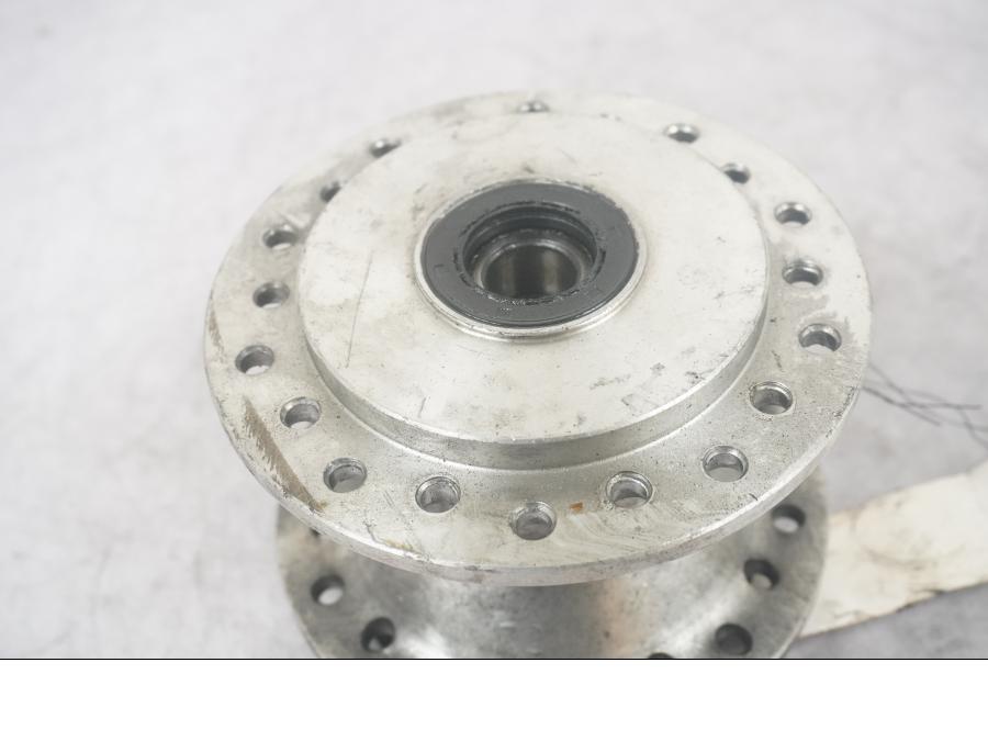 Vänster sida på Nav från en H-D Sportster 1200 XL1200C -1999 motorcykel.