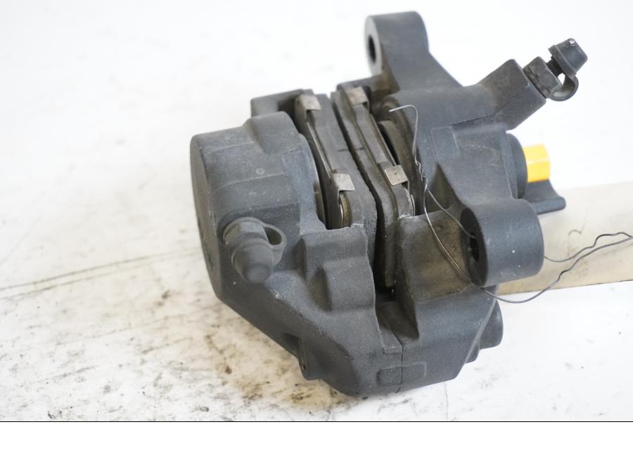 Höger sida på Bromsok från en Kawasaki GTR 1400 -2008 motorcykel.