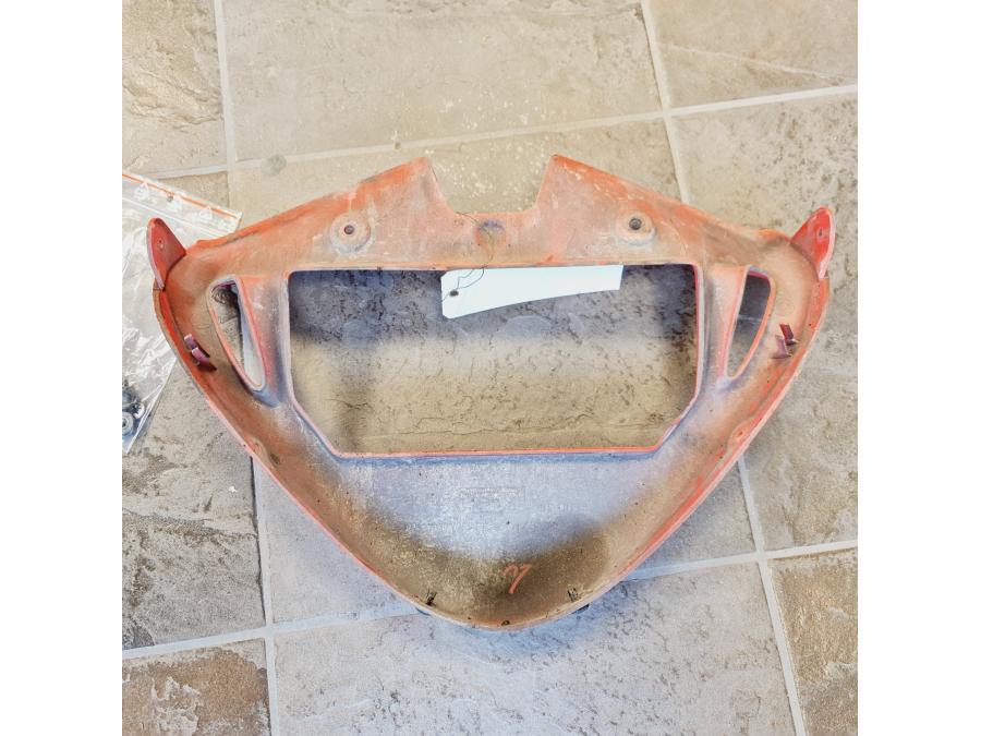 Baksidan på Magkåpa från en Aprilia RSV 1000 -2002 motorcykel.