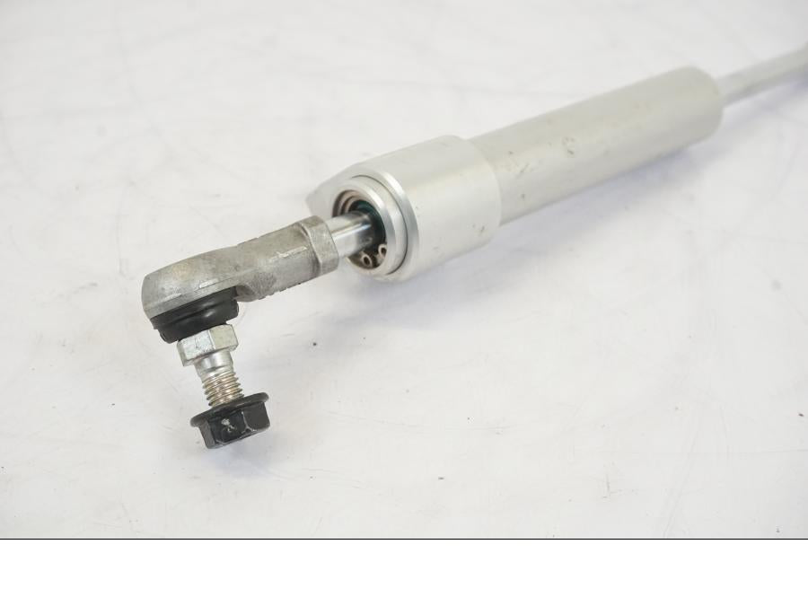 Höger sida på Styrdämpare från en BMW S 1000 XR -2019 motorcykel.