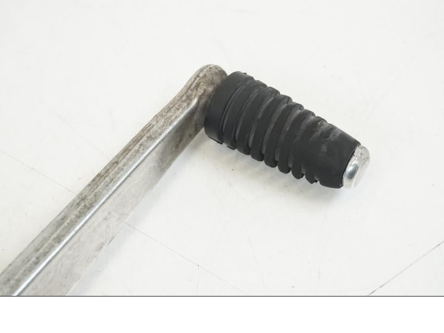 Baksidan på Växelpedal från en Suzuki GSX-R 1000 -2005 motorcykel.