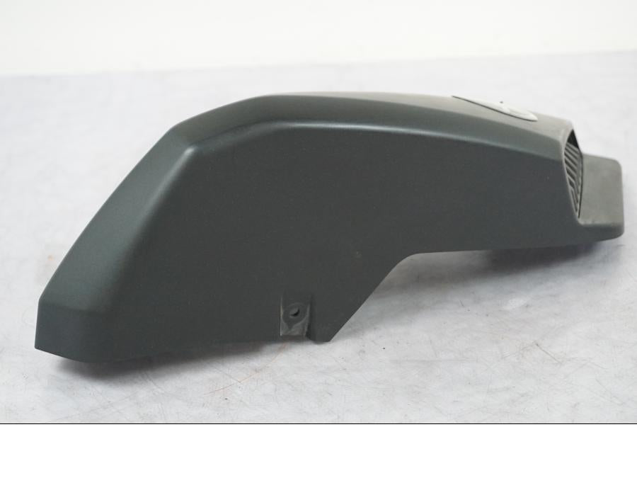 Snett uppifrån på Sidkåpa från en Yamaha MT 125 -2017 motorcykel.