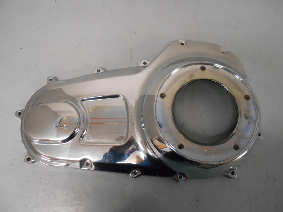 Framsidan på Transmissionskåpa från en H-D Street Glide FLHX -2015 motorcykel.