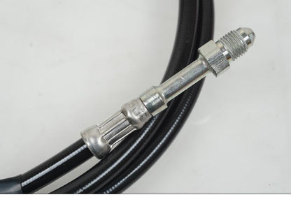 Snett uppifrån på Bromsledning från en H-D Touring Road King Classic FLHRCI -2014 motorcykel.