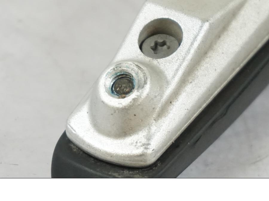 Vänster sida på Fotpinne från en BMW R 1200 R -2007 motorcykel.