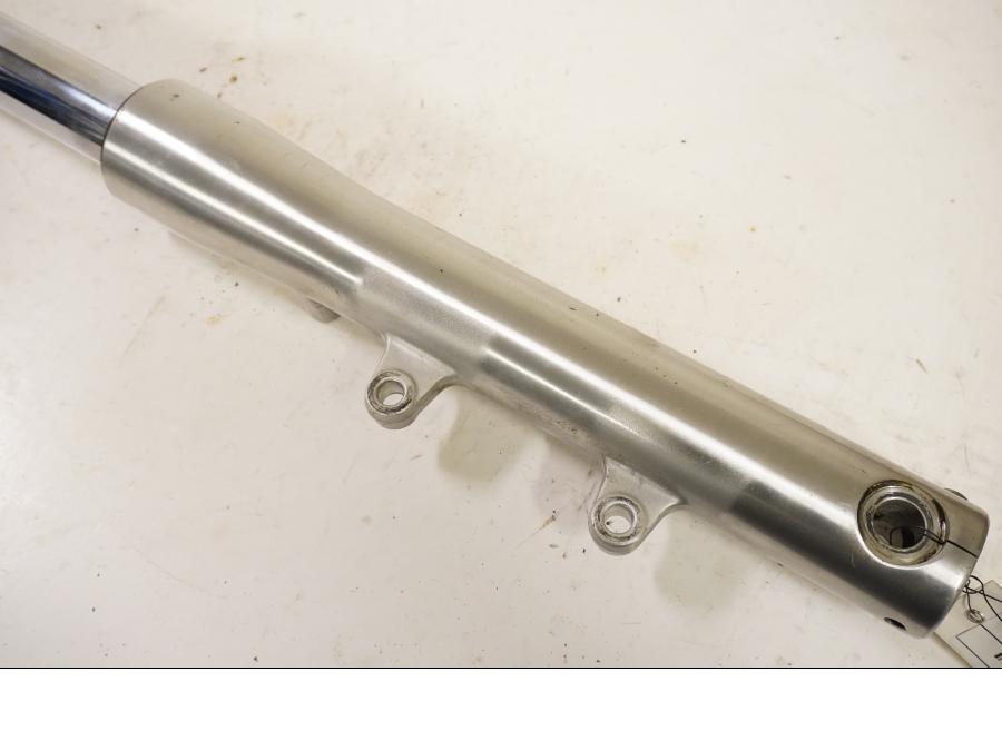 Baksidan på Gaffelben från en Yamaha XVS 650 -1997 motorcykel.