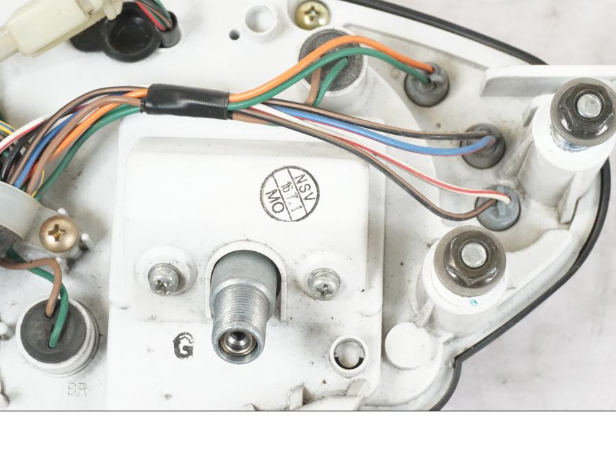 Snett uppifrån på Instrumentpanel från en Honda NT 650 V -2002 motorcykel.