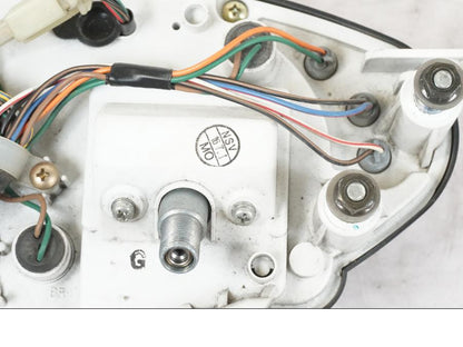 Snett uppifrån på Instrumentpanel från en Honda NT 650 V -2002 motorcykel.