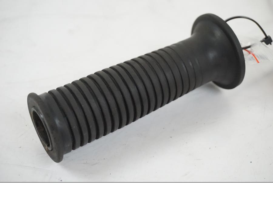 Snett uppifrån på Värmehandtag från en BMW F 650 CS -2002 motorcykel.