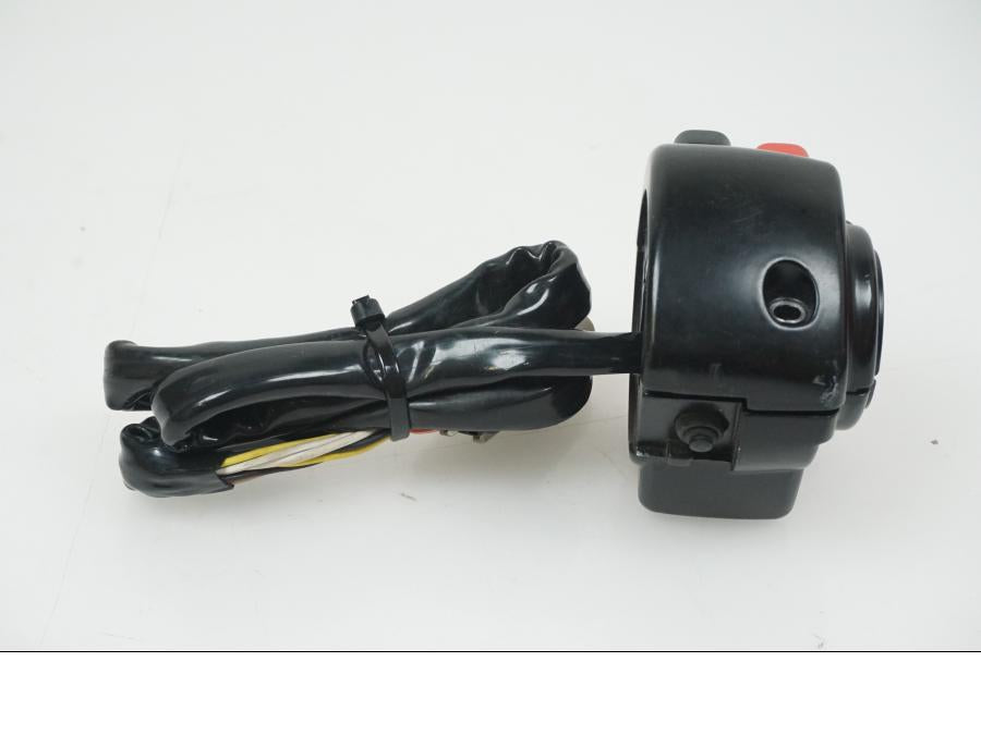 Baksidan på Styrelreglage från en H-D Electra Glide FLHT -2013 motorcykel.