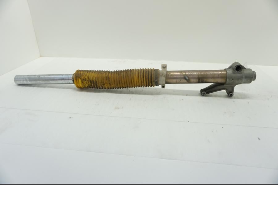 Framsidan på Gaffelben från en Suzuki DR 650 -1996 motorcykel.