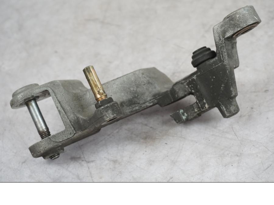 Baksidan på Bromsoksfäste från en Honda CBR 1100 XX -1998 motorcykel.