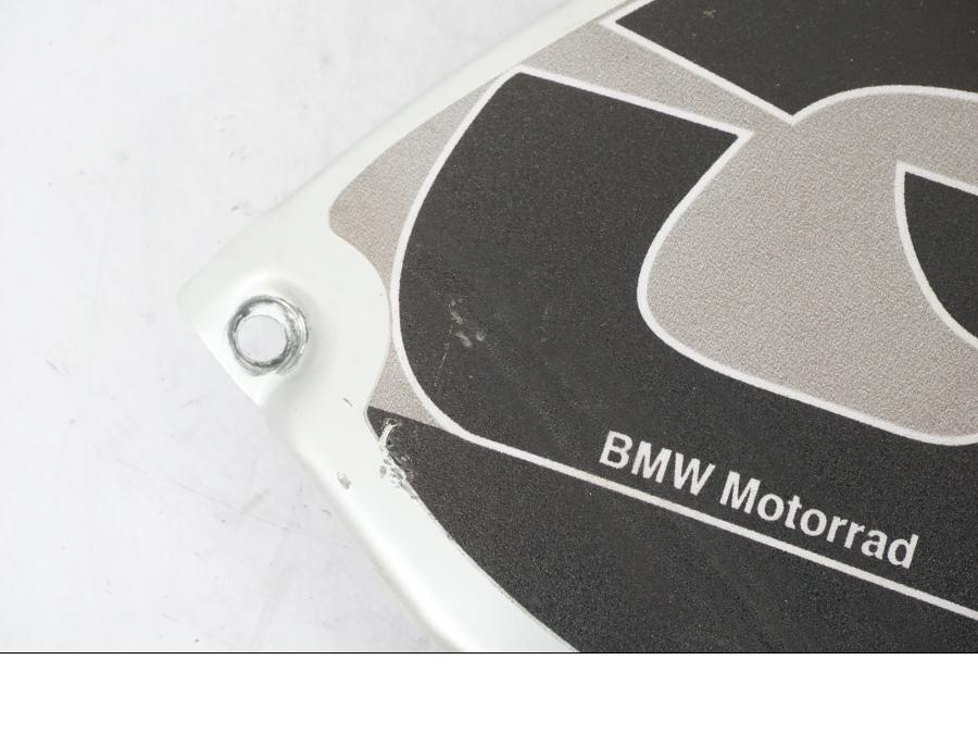Vänster sida på Tankkåpa från en BMW R 1200 GSA -2012 motorcykel.