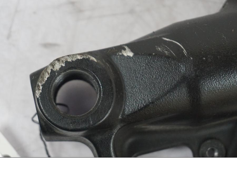 Höger sida på Gaffelben från en Triumph Tiger -2009 motorcykel.