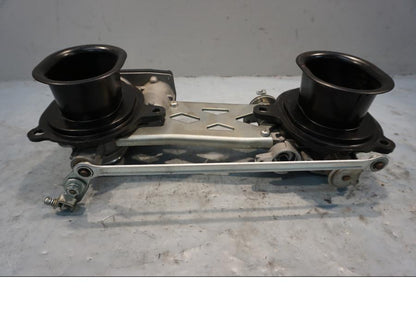 Baksidan på Spjällhus från en Ducati Diavel -2015 motorcykel.