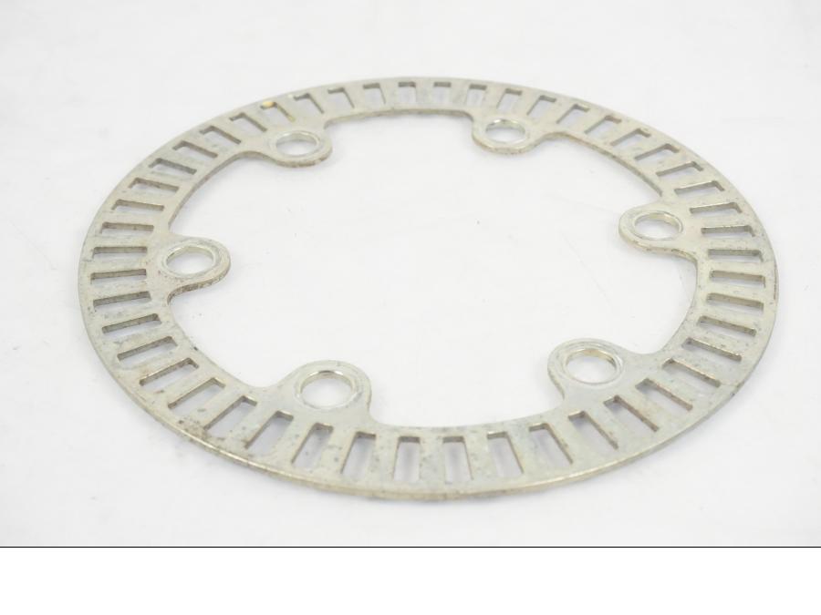 Baksidan på ABS krans från en KTM 390 Adventure -2021 motorcykel.