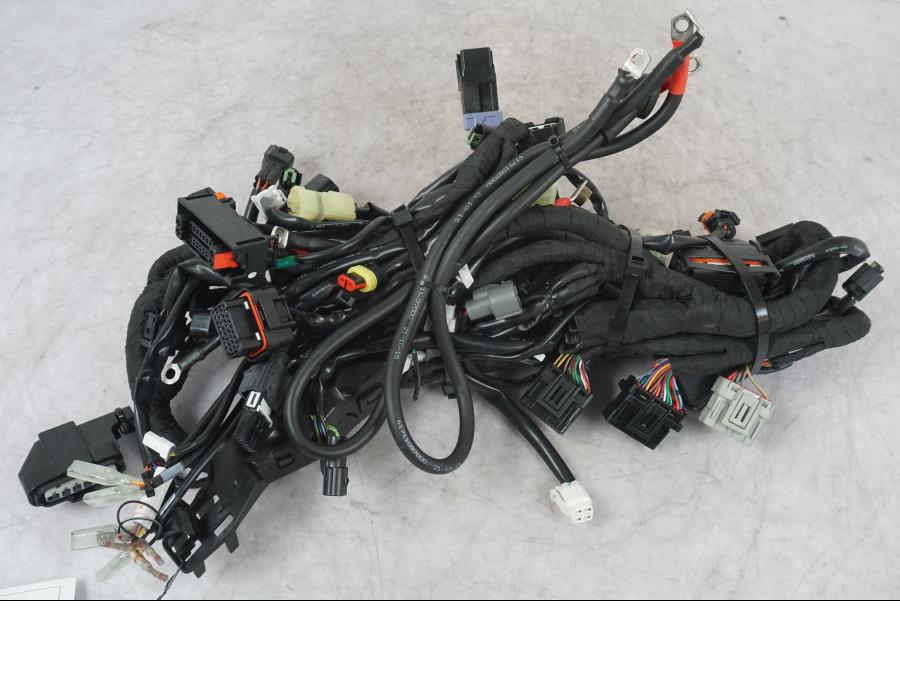 Framsidan på Kabelstam från en KTM 1290 Super Duke R -2022 motorcykel.