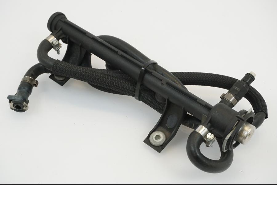 Framsidan på Fuel Rail från en BMW K 1200 RS -2002 motorcykel.