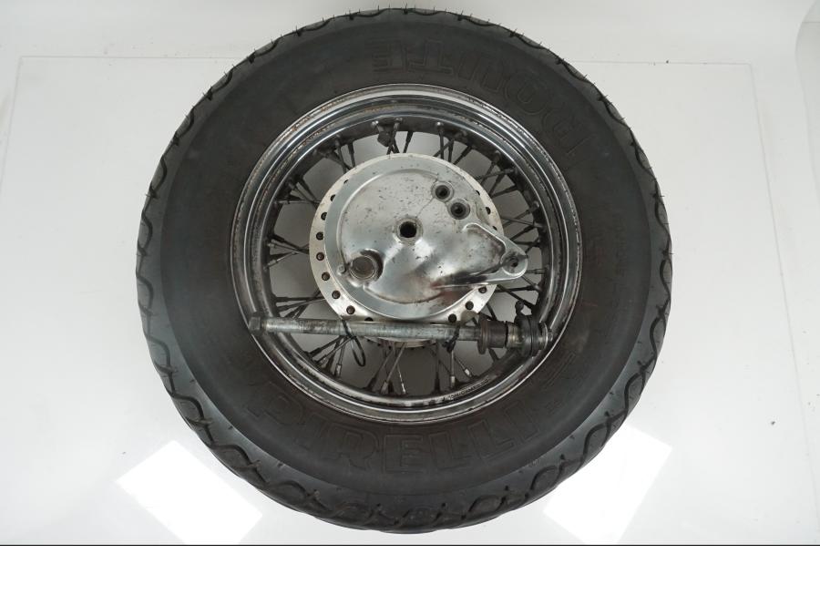 Framsidan på Hjulpaket från en Honda VT 600 C -1995 motorcykel.