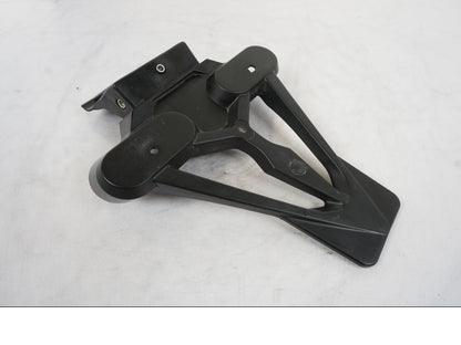 Framsidan på Skylthållare från en Honda VFR 1200 -2010 motorcykel.