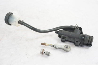 Framsidan på Bromshuvudcylinder från en KTM 690 Duke -2015 motorcykel.