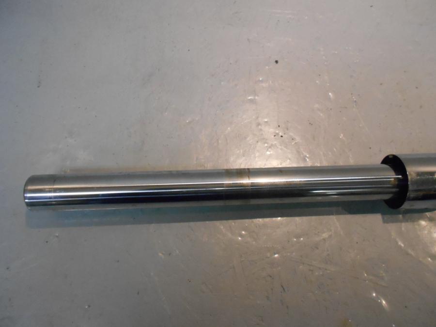 Höger sida på Gaffelben från en Kawasaki VN 800 -1997 motorcykel.