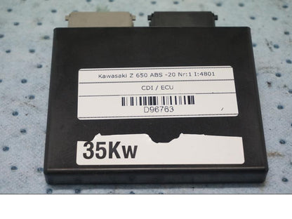 Baksidan på CDI / ECU från en Kawasaki Z 650 ABS -2020 motorcykel.