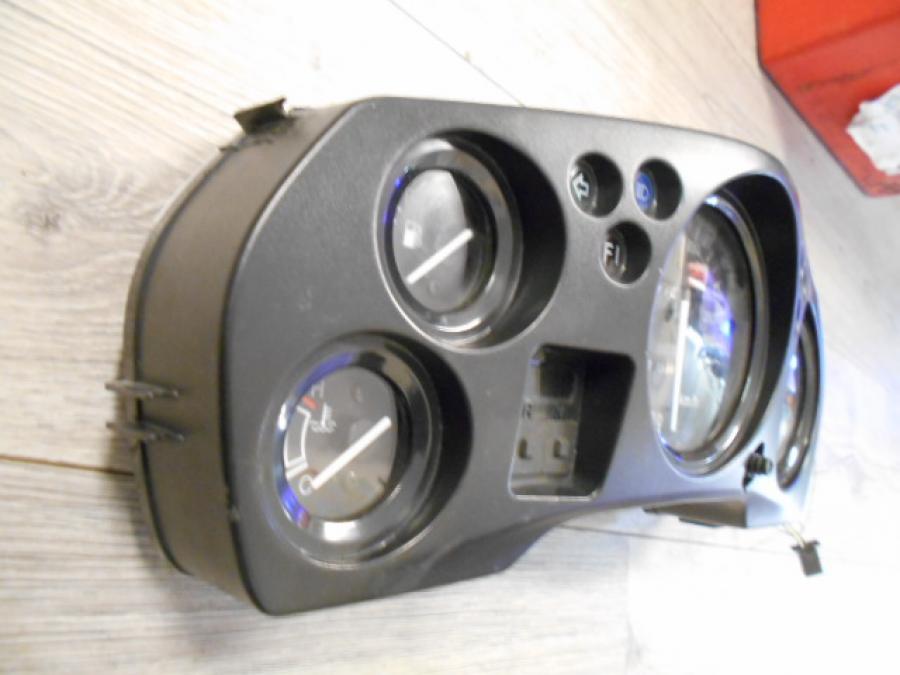 Höger sida på Instrumentpanel från en Honda CBR 1100 XX -2000 motorcykel.