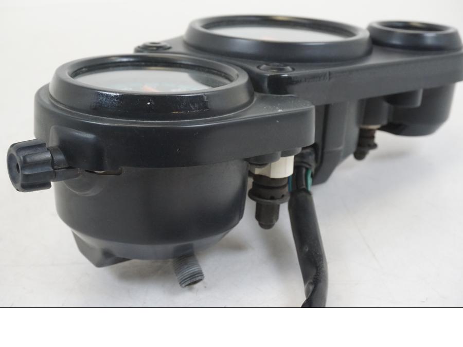 Vänster sida på Instrumentpanel från en Honda NSR 125 -1991 motorcykel.