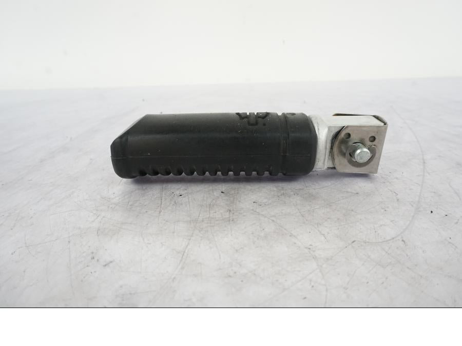 Vänster sida på Fotpinne från en H-D Softail Sport Glide FLSB -2022 motorcykel.