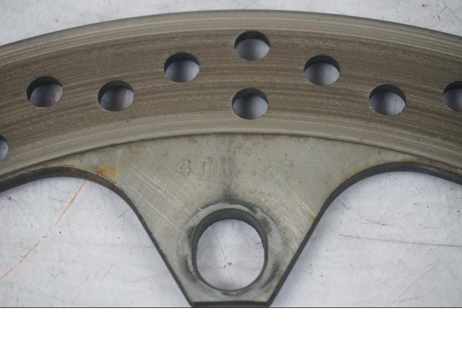 Vänster sida på Bromsskiva från en BMW R 1200 R -2007 motorcykel.