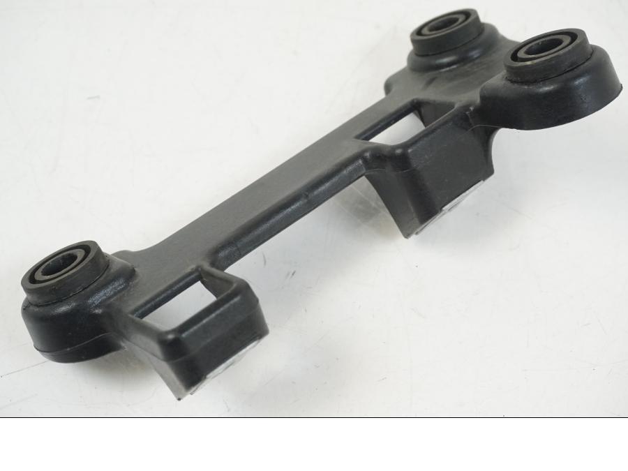 Vänster sida på Instrumentpanelsfäste från en Aprilia RS 125 -2008 motorcykel.