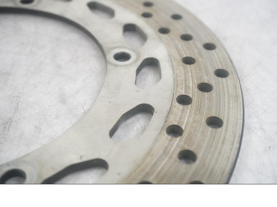 Vänster sida på Bromsskiva från en Yamaha FZ-8 -2011 motorcykel.