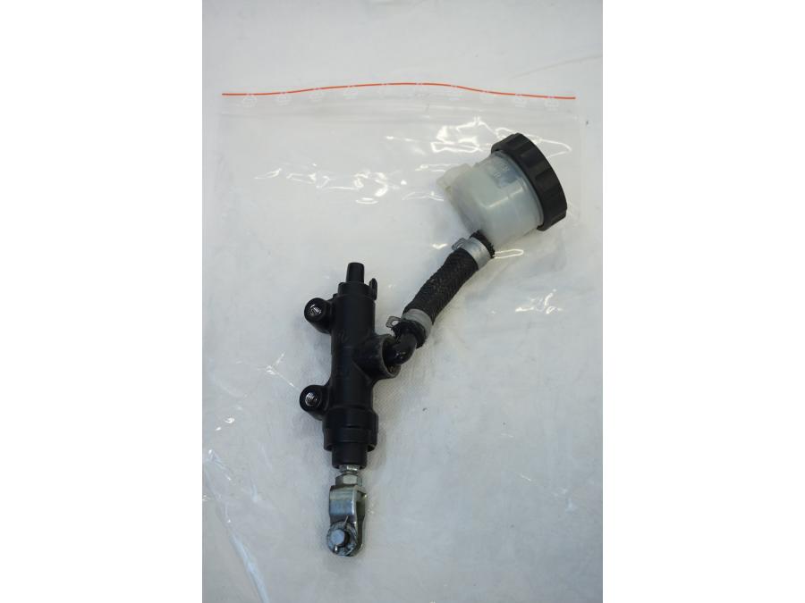 Baksidan på Bromshuvudcylinder från en Kawasaki VN 900 -2006 motorcykel.