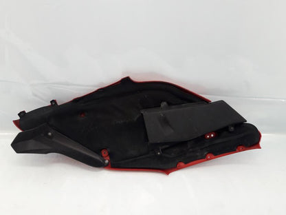 Baksidan på Sidkåpa från en Ducati 750 SS -2000 motorcykel.