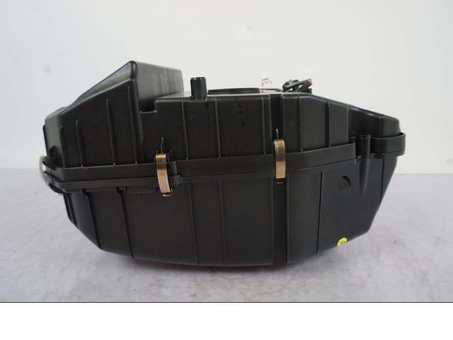 Baksidan på Luftburk från en KTM 1290 Super Duke R -2023 motorcykel.