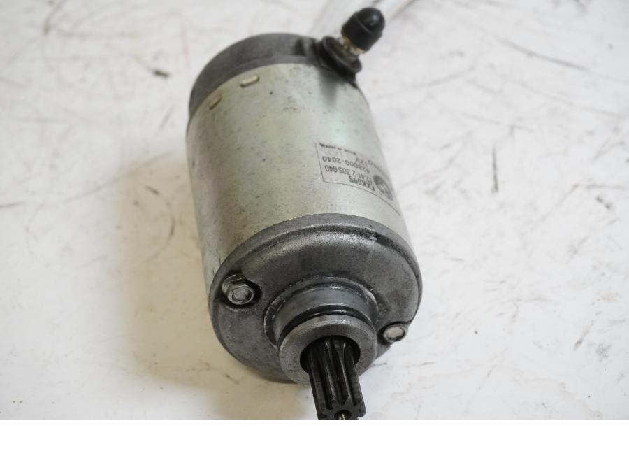 Framsidan på Startmotor från en BMW K 1200 R Sport -2007 motorcykel.