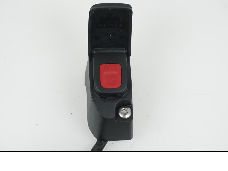 Vänster sida på SOS knapp från en BMW R 1250 GS -2023 motorcykel.