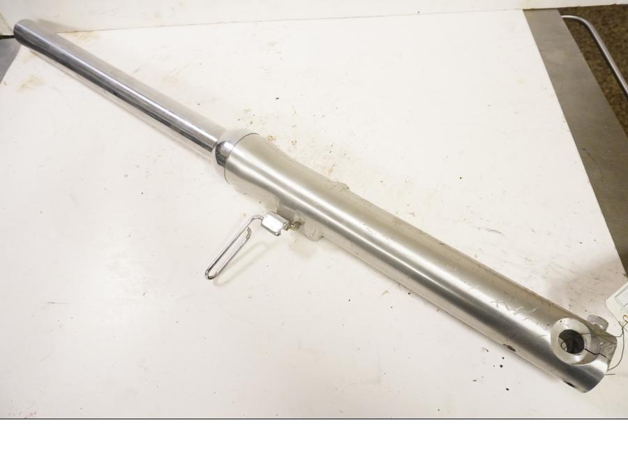 Framsidan på Gaffelben från en Kawasaki VN 1500 -1995 motorcykel.