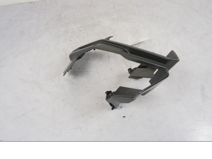 Baksidan på Strålkastarfäste från en KTM 790 Duke -2018 motorcykel.