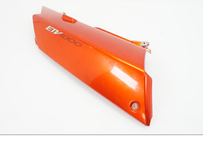 Framsidan på Bakvinge från en Aprilia ETV 1000 -2002 motorcykel.