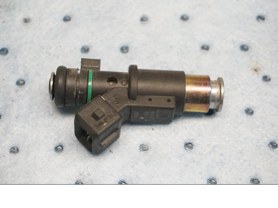 Framsidan på Spridare från en Triumph Speed Triple -2005 motorcykel.