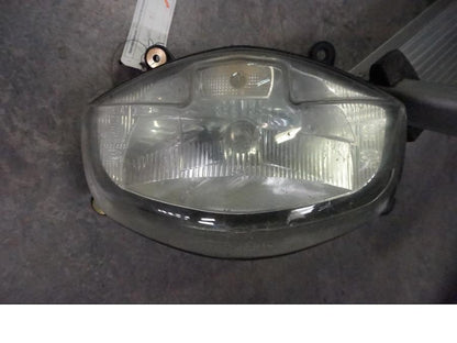 Vänster sida på Strålkastare från en Ducati 75 Sport -2001 motorcykel.