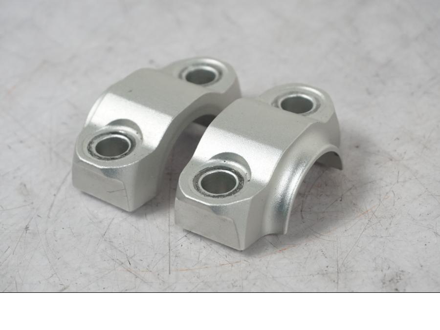 Höger sida på Styrfäste från en KTM 690 SM R -2009 motorcykel.