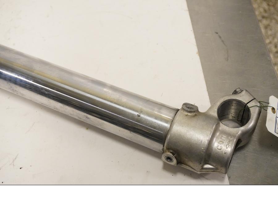 Baksidan på Gaffelben från en KTM 625 SMC -2005 motorcykel.