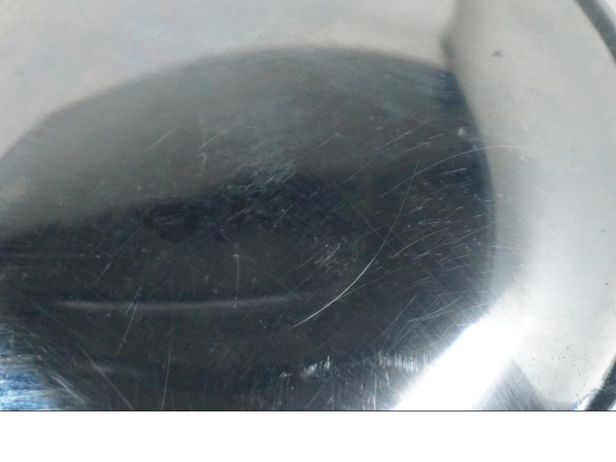 Höger sida på Bensintanklucka från en H-D Softail Standard FXST -2001 motorcykel.